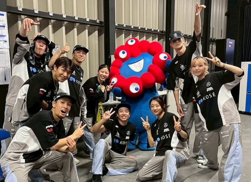 圧巻の一体感！小野遥、大阪万博で魅せた圧巻ブレイクダンス