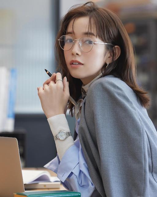 佐藤栞里「うん、出来る女😉」雰囲気ガラリの1枚が話題に😂⁉️