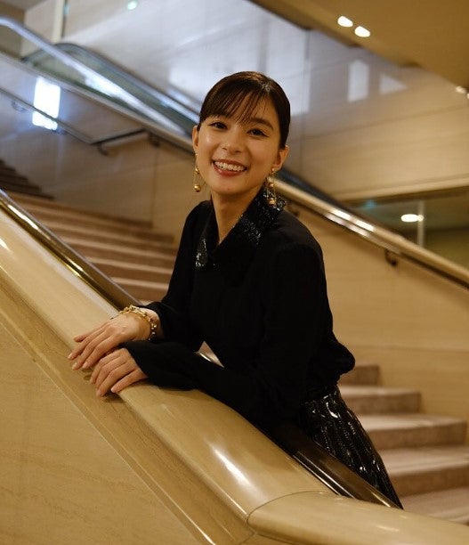 芳根京子「太鼓、殺陣とたくさん挑戦させていただきました！」 出演映画の舞台挨拶オフショットを公開