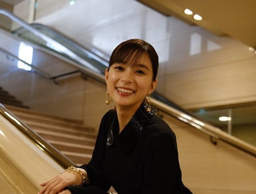 芳根京子「太鼓、殺陣とたくさん挑戦させていただきました！」 出演映画の舞台挨拶オフショットを公開