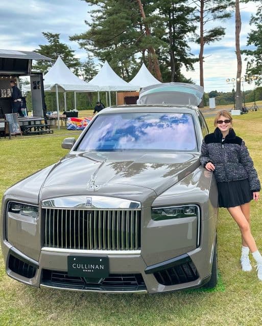 「全部持ってかれた」マギー、美脚際立つゴルフコーディネート披露が話題に！