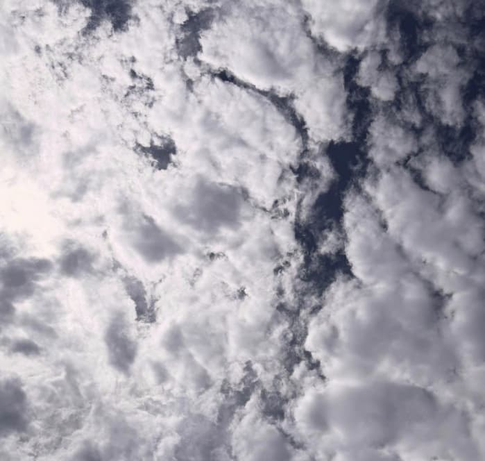 黒木華の雲の写真！変哲のない画像だけどなんともいえない味がある