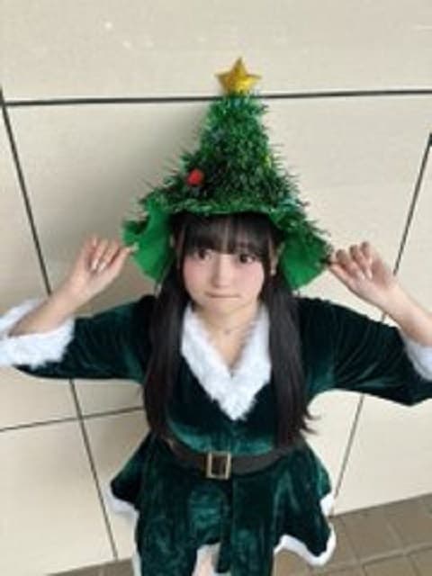 HKT48メンバーがクリスマスツリーに!? キュートな姿に「うちに飾りたい」ファン続出！