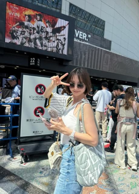 篠田麻里子が夏のスポーツ観戦へ！タイガースユニフォームの姿にファン悶絶！