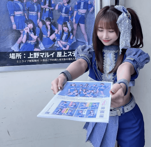 「めっちゃ可愛い」美女アイドルボウラー、”頑張る・チラシ配りショット”にファンときめき状態！