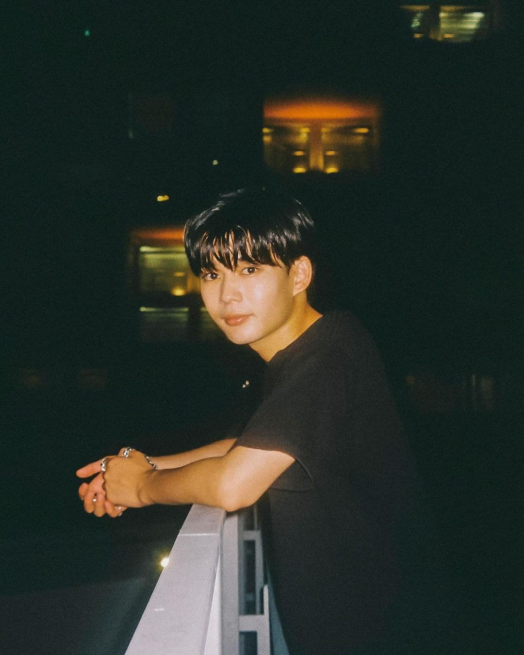 長尾謙杜大人な表情から無邪気な表情まで　ファンを魅了