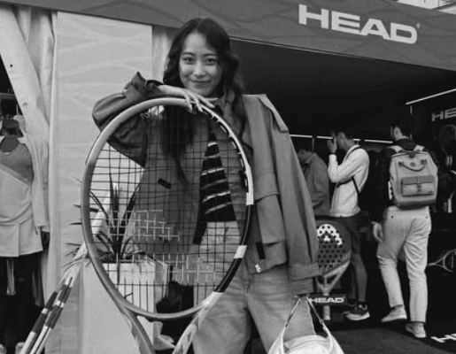 「可愛すぎて反則ですょ」カリスマ美女ダンサー、INモナコ！超大型ラケットのフォトジェニックショットにファン歓喜