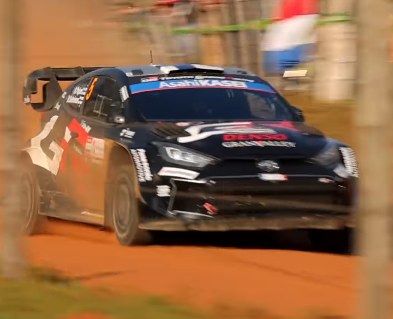 爆走！GRヤリスが赤土舞うステージで全開アタック「パラグアイの情熱が後押しする！」