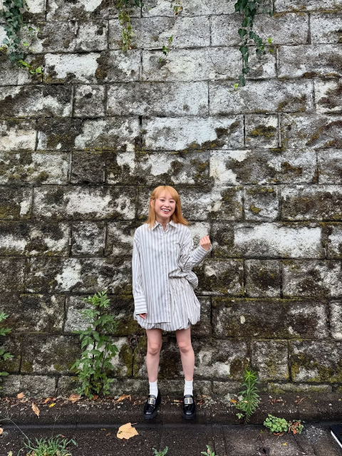 チラリ色白美脚に注目！元モー娘。高橋愛、お気にのセットアップコーデで可愛すぎるスマイル！