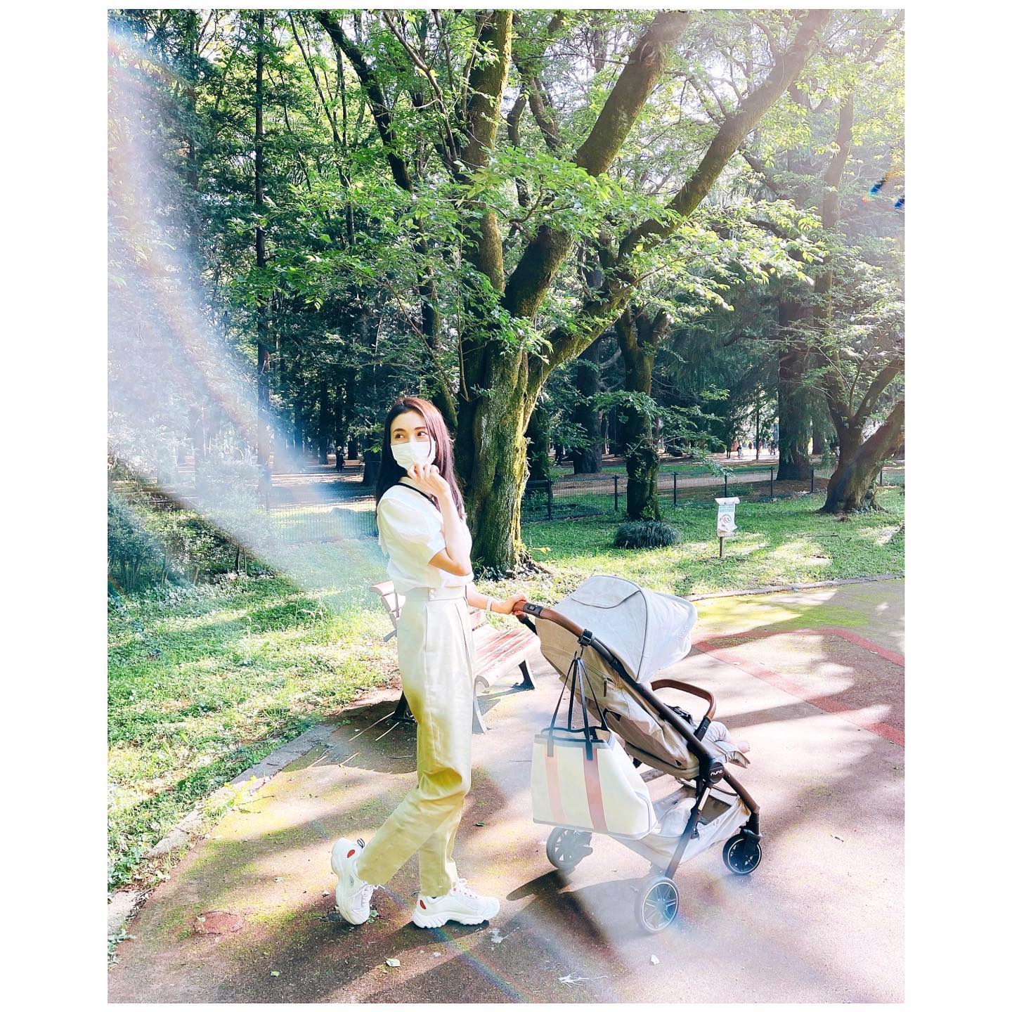 「美しすぎるママ😍」押切もえさんが長女と公園満喫の写真公開🌟