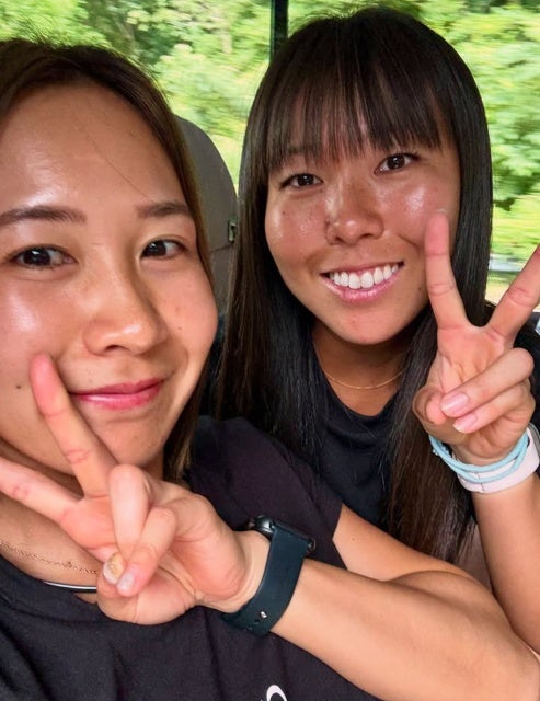 フィールドホッケー日本代表・鳥山麻衣、大学以来の再会に笑顔！オフショットにほっこり