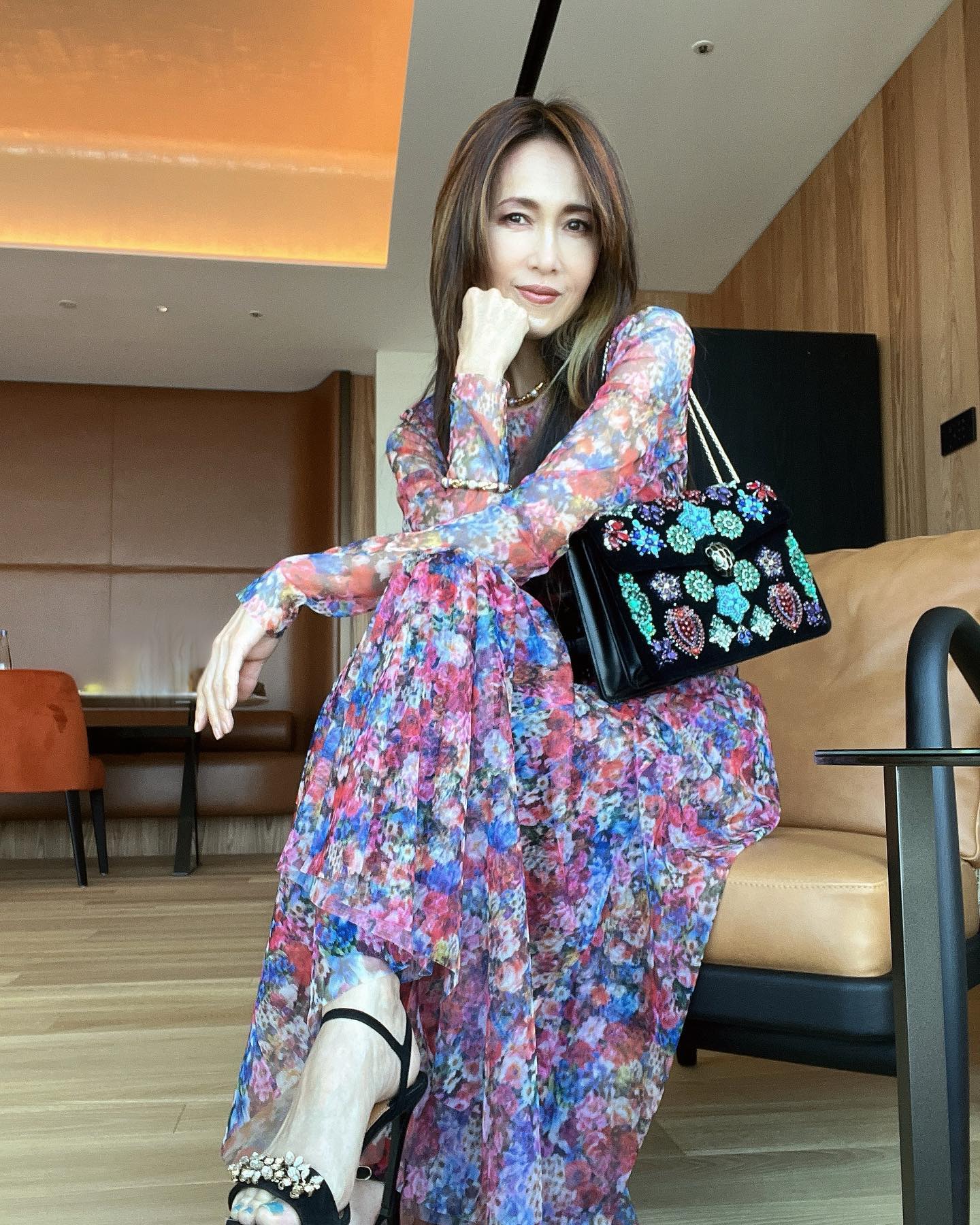 キムタク妻・工藤静香が高級ホテルでのショットを公開し話題に✨華やかさに うっとり…