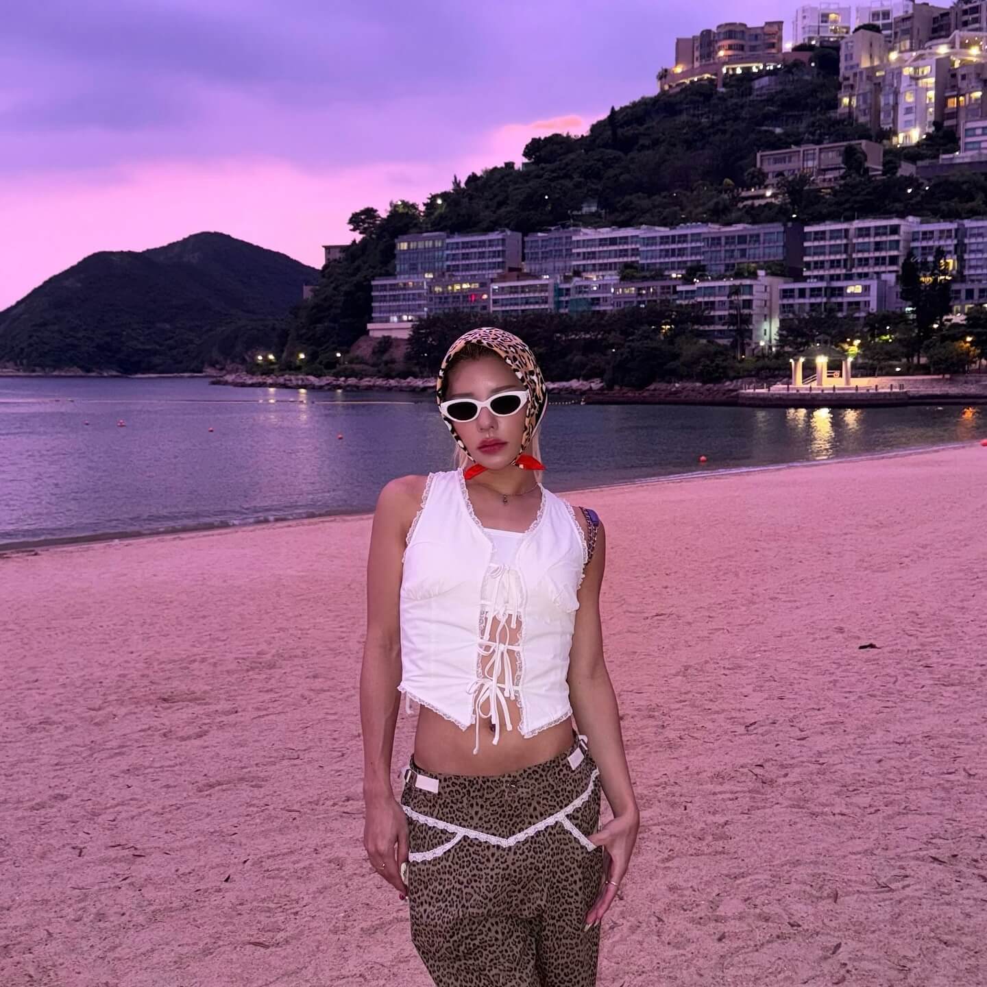 「更に綺麗になった！？」大人気YouTuberの香港オフショットにファン大盛況！