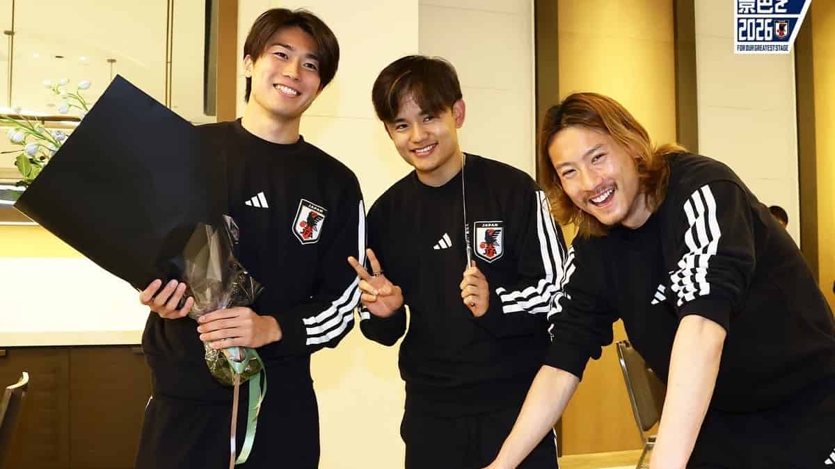 久保建英の24歳の誕生日を代表合宿中に祝福！