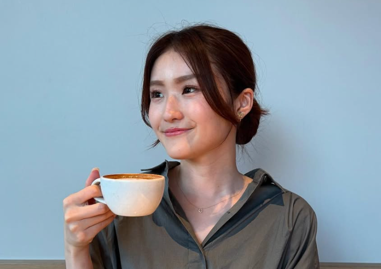 爽快な笑顔！紀平萌絵が梅田カフェで過ごした癒しのひととき