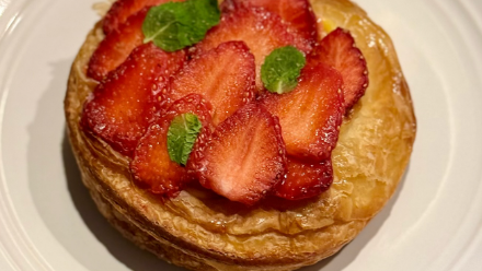 中田花奈が絶品いちごデニッシュを紹介！「不動前のパン屋が最高すぎる」と話題に