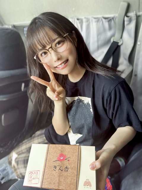 「大好きな鮭弁！！！！」グラビアアイドル・東雲うみのTシャツ姿が可愛すぎると話題