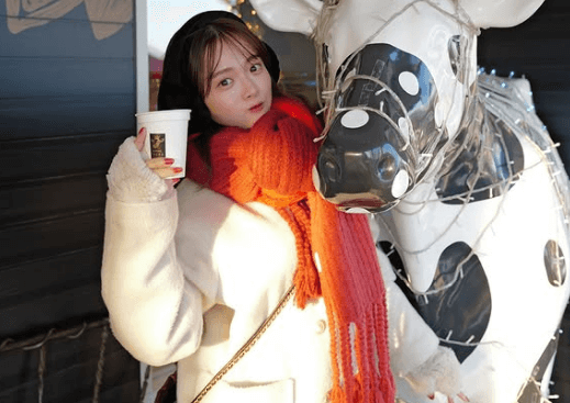 「牛さんがうらやましい…」あの美女モデルが、”もう・可愛すぎショット”を田園で披露し話題沸騰！