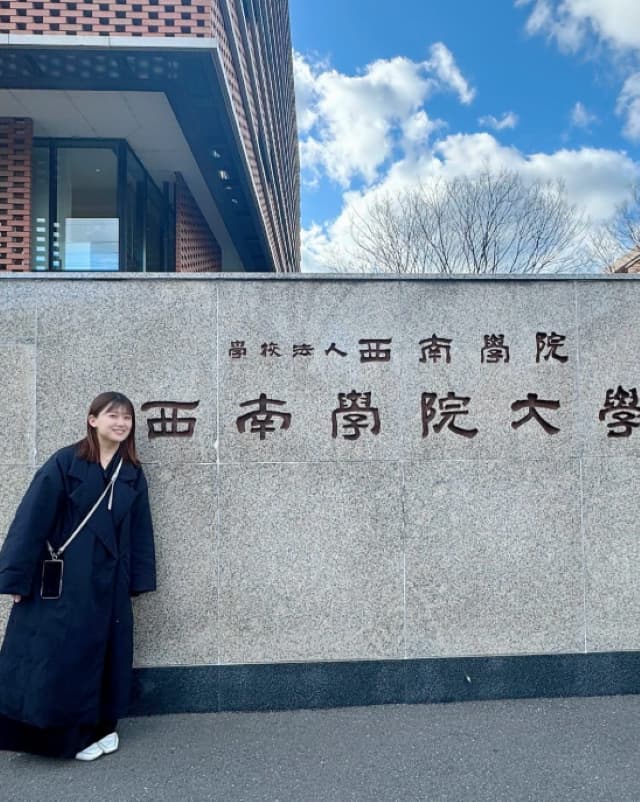 尾崎里紗が母校・西南学院大学を訪れる「福岡でのお仕事楽しかったなぁ」