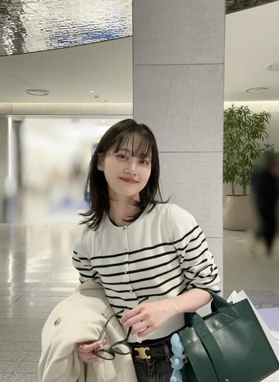 「セリーヌのベルトがめっちゃ可愛い」山下美月、春の陽気に映えるおしゃれコーデが話題