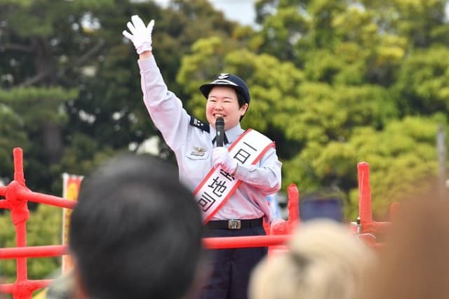 返事を「はい〜」に改変！？元自衛官のやす子が航空自衛隊・防府南基地で1日基地司令に！