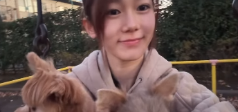 川口葵、愛犬との癒し動画に反響「ショルエト〜なんて可愛いの」