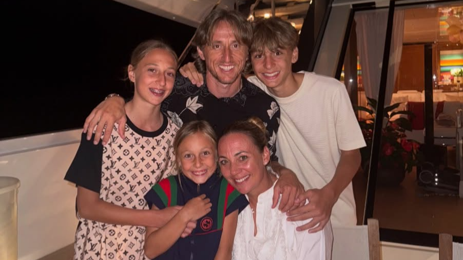 ルカ・モドリッチ、妻の誕生日を祝福「We love you」