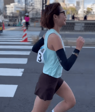 「グラサン越しでも美しい」美女ランナー新里茉美、大阪国際マラソンの感動ムービーが話題に「可愛いくて綺麗、タイプ！」