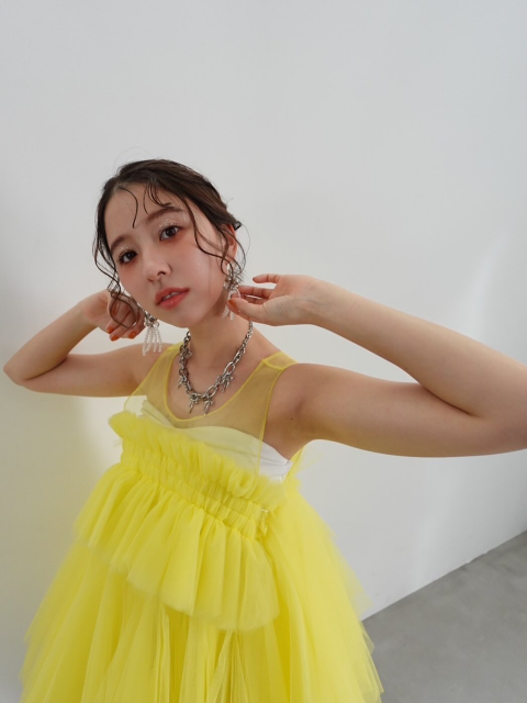 美肌全開イエロードレススタイルが眩しすぎる⁉玉井詩織、言葉不要な美しさでファンのハートを鷲掴み！