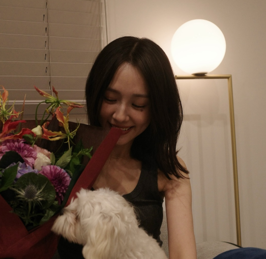 まさかの“なんでもない日”に…前田希美が贈られた大きな花束にファンほっこり！