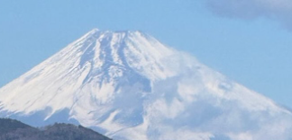 市川團十郎、街中から見上げる空を投稿「つねに迷子、あはは」