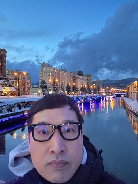 「こんな素敵な街で…」山里亮太が大先輩の故郷で抱いた疑問とは？