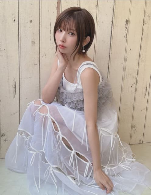 コスプレイヤー えなこ  CAPA 9月号表紙を飾る！「うむ♪美しい」