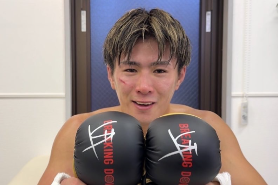 修羅斗、試合直後に直筆サイン！BreakingDown16.5限定グローブがオークション登場