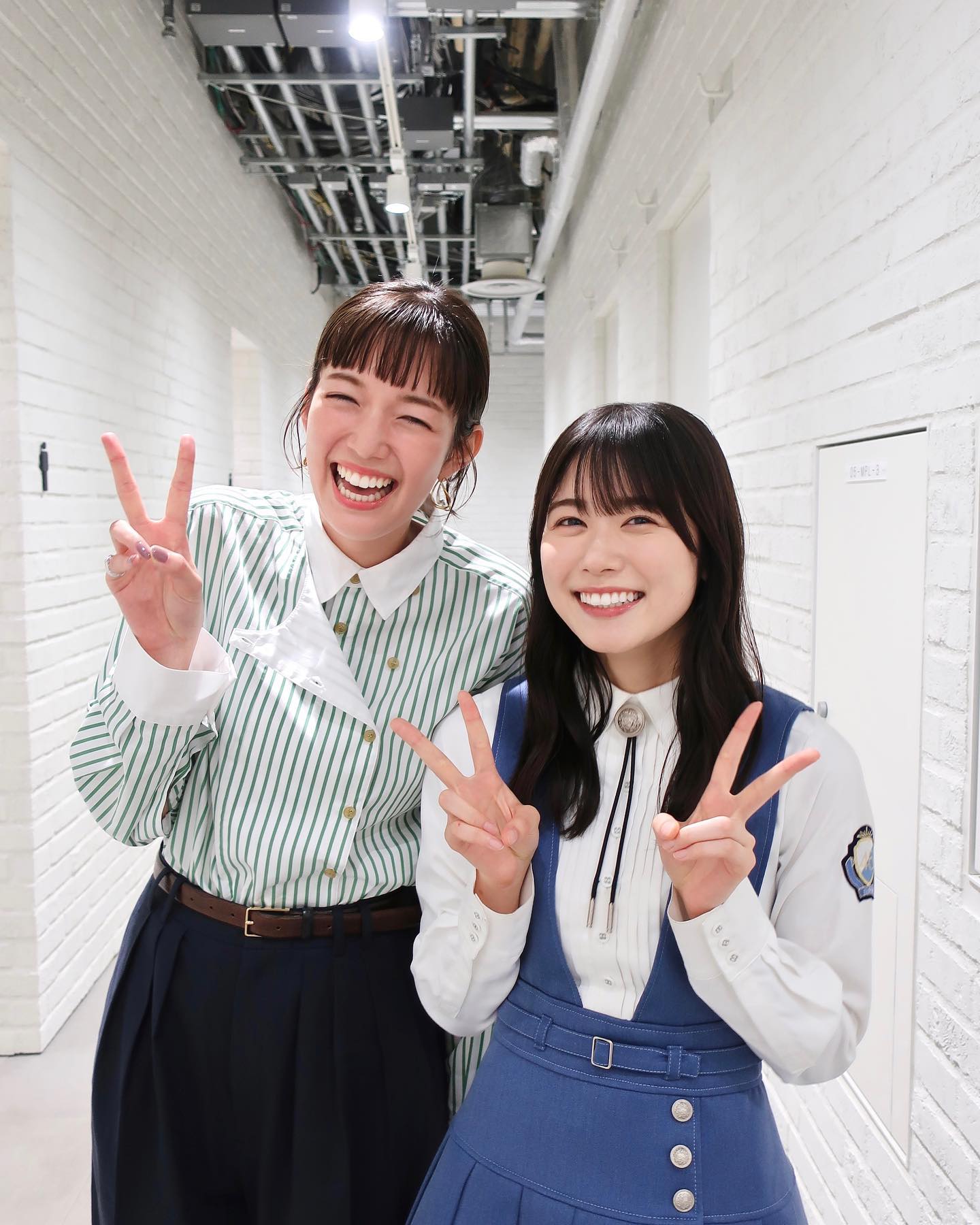 佐藤栞里と丹生明里の生い立ちにはたくさんの共通点が！？満面の笑みを浮かべた2ショットを公開！