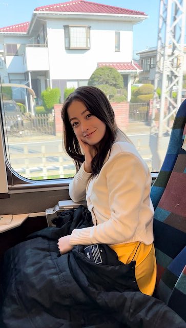 橋本環奈 ”撮影だけど観光気分♪” ロマンスカーに大興奮❗️