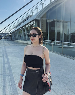 大人気女性YouTuber 超露出ショットに批判の声? 本人からの強気発言で再び論争か