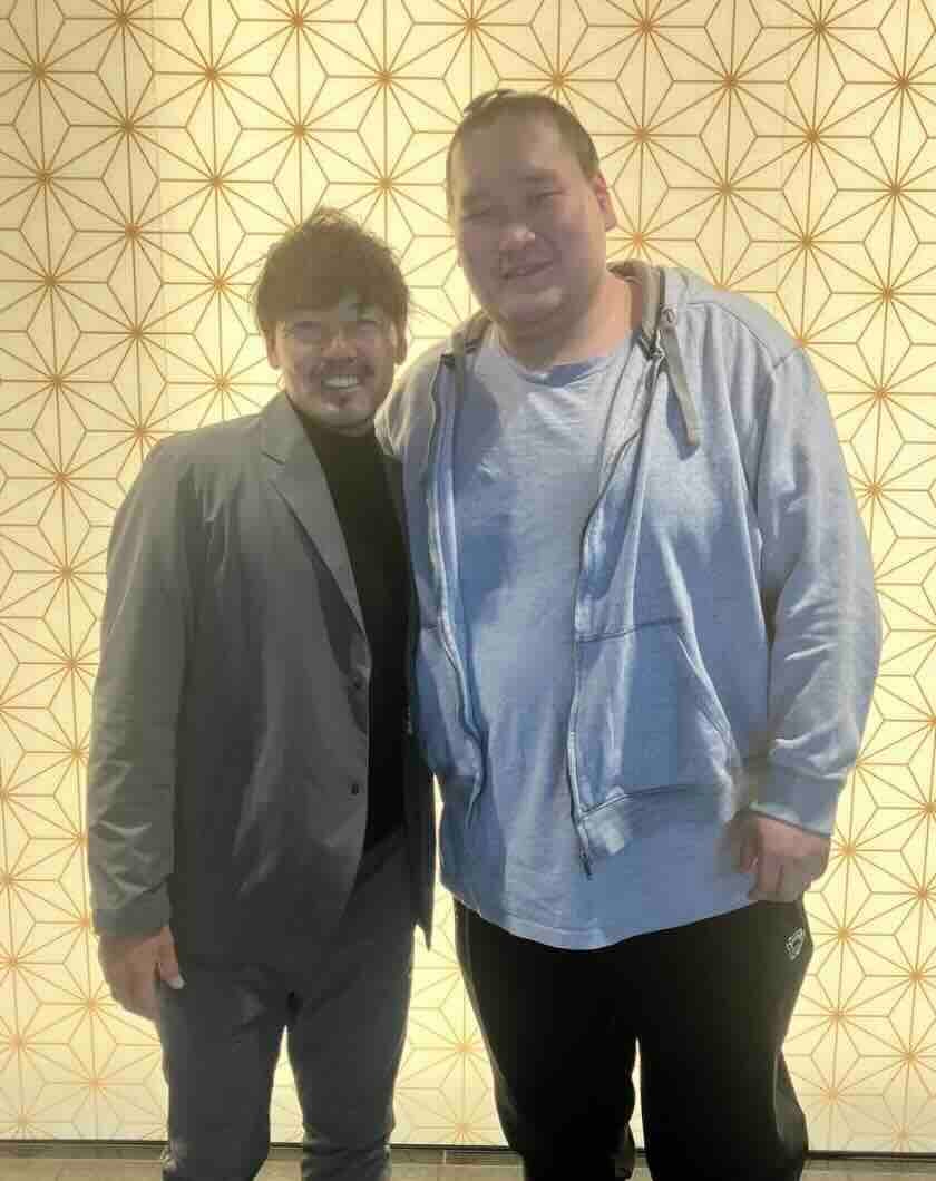 元サッカー日本代表・松井大輔、元横綱・照ノ富士とばったり遭遇
