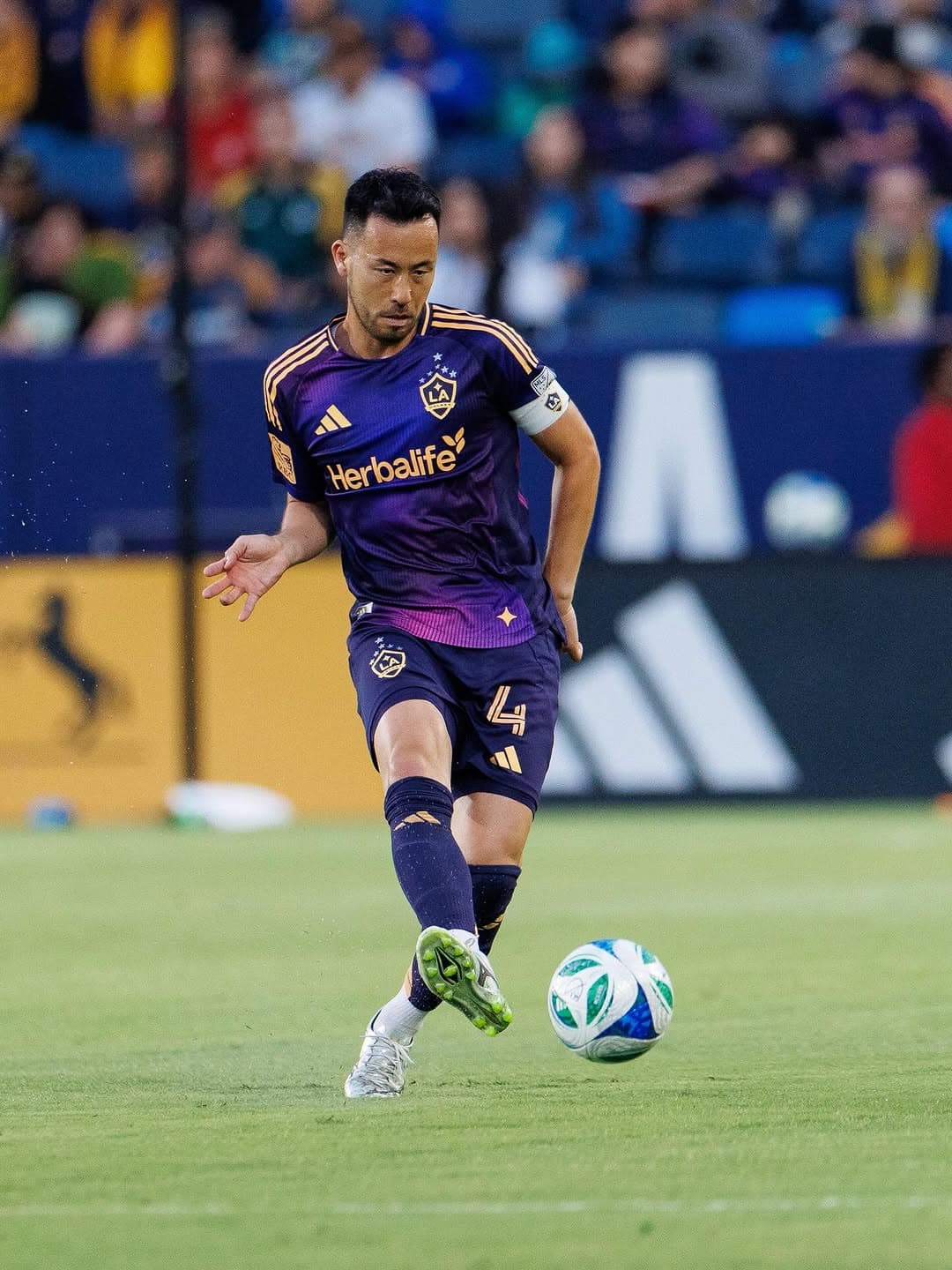 「色気ダダ漏れ」サッカー元日本代表〇〇の最新ショットにファン沸騰「年々魅力が増してる」