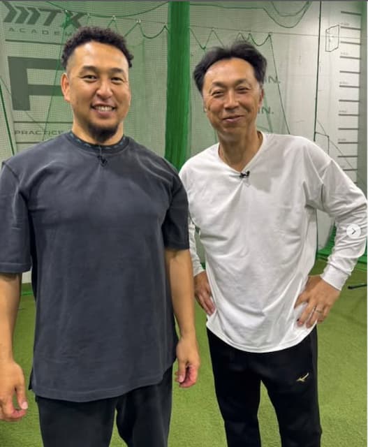 「ホントにナイスガイ！」宮本慎也が中島裕之とのツーショットを披露！