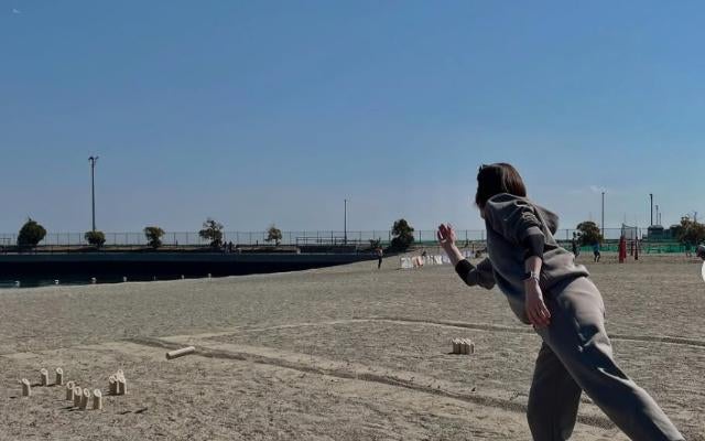 ビーチバレー浦田聖子、ビーチモルック大会に参加！親子対決＆次回参戦を誓う