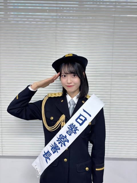 AKB48研究生が一日警察署長に！敬礼ポーズにファンから絶賛の声
