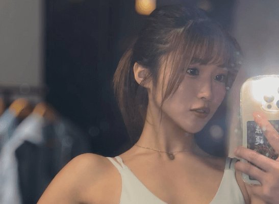 「おちりの日！」美女トレーナー、限界突破の”ビューティー構築BODY”を披露！ファン大絶賛の嵐「スタイル抜群」「素敵なライン」