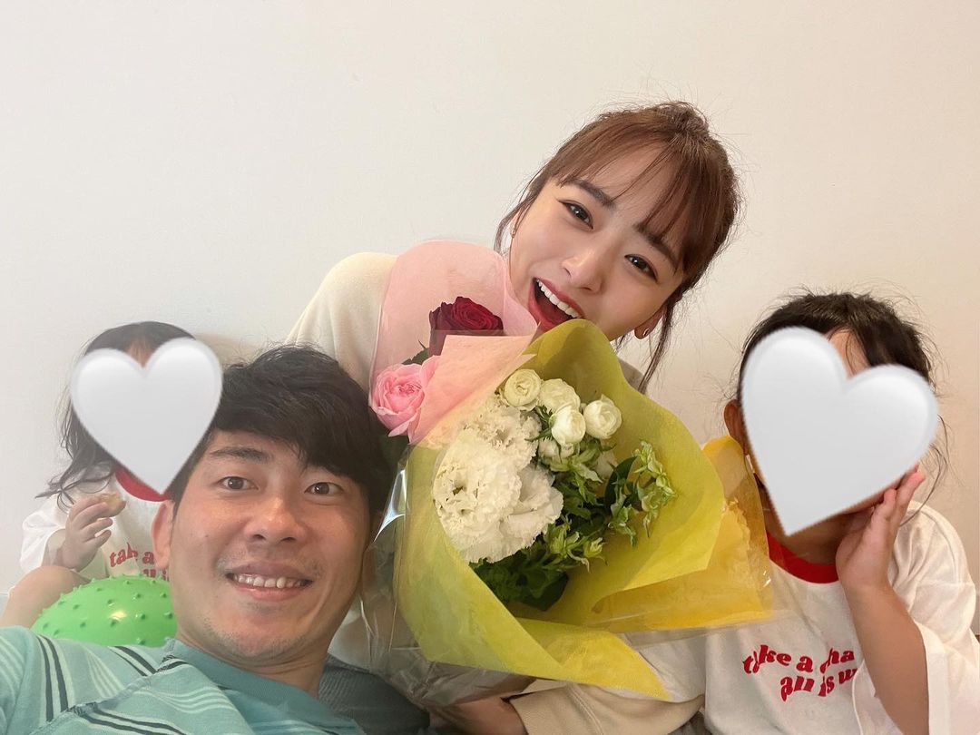 近藤千尋さん👨‍👩‍👧‍👧母の日に家族からサプライズ!「母ちゃん爆泣きの朝😭❤️」