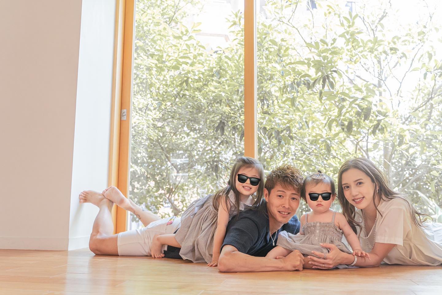 🥰丸高愛美さんが4人での家族写真を公開❗️「幸せなのすごい伝わってくる💗」