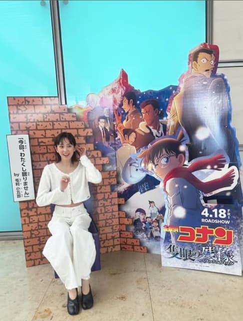 桐谷美玲がコナンとの記念写真を投稿！