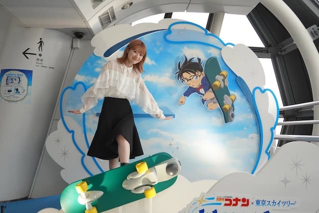 「幸せな時間をありがとうコナンくん」優希美青、“煌きの青天塔”を楽しむ