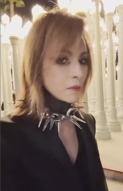 XJAPAN YOSHIKIが首の手術後の元気な姿をみせる！