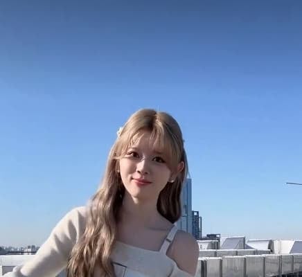 「可愛すぎて悶絶！」NiziU RIKUのオシャレな衣装チェンジ