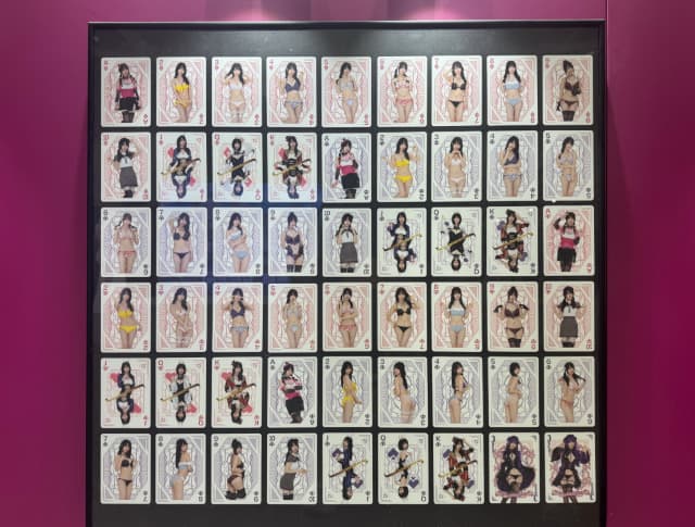 「自分もなれて嬉しい」グラビアアイドル・伊織もえが香港のイベントでビキニグラビアトランプを披露